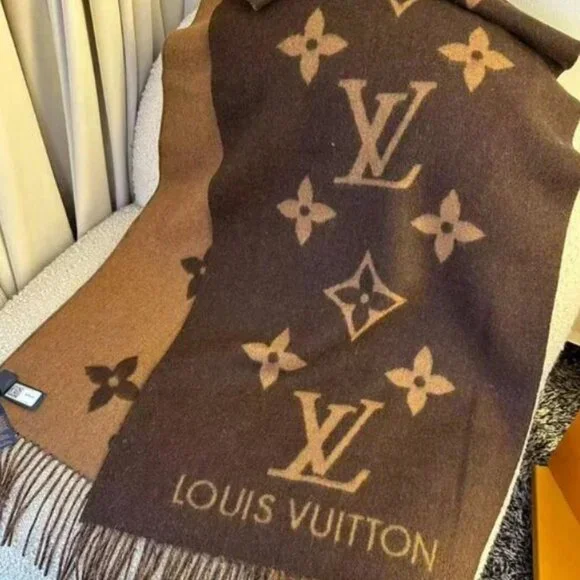 Louis Vuitton Shawl - Picture 4 of 6